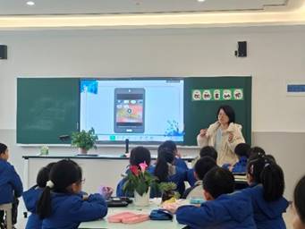 一群人在开会
描述已自动生成